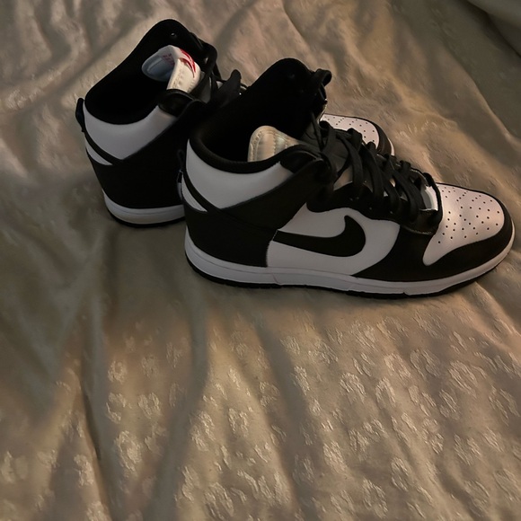Women’s Nike dunks - Picture 2 of 3